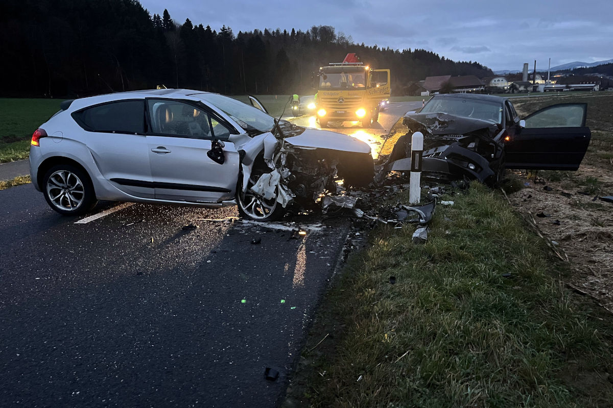 Brittnau AG – Zwei Verletzte nach Frontalkollision