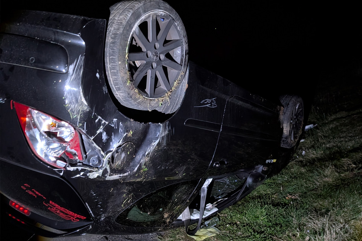 Gummersbach – Alkoholisierter Fahrer überschlägt sich bei Unfall