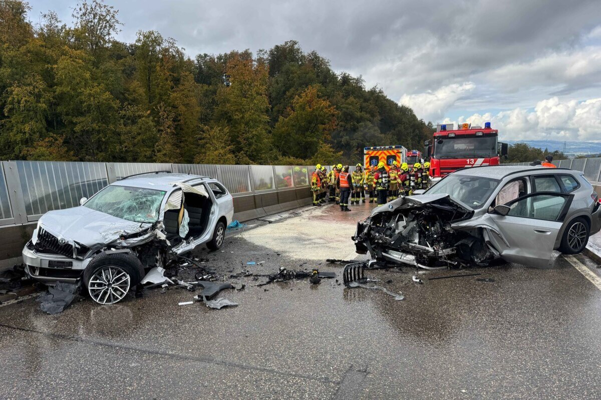 Menzingen ZG - Heftige Frontalkollision - Kantonsstrasse für mehrere Stunden gesperrt