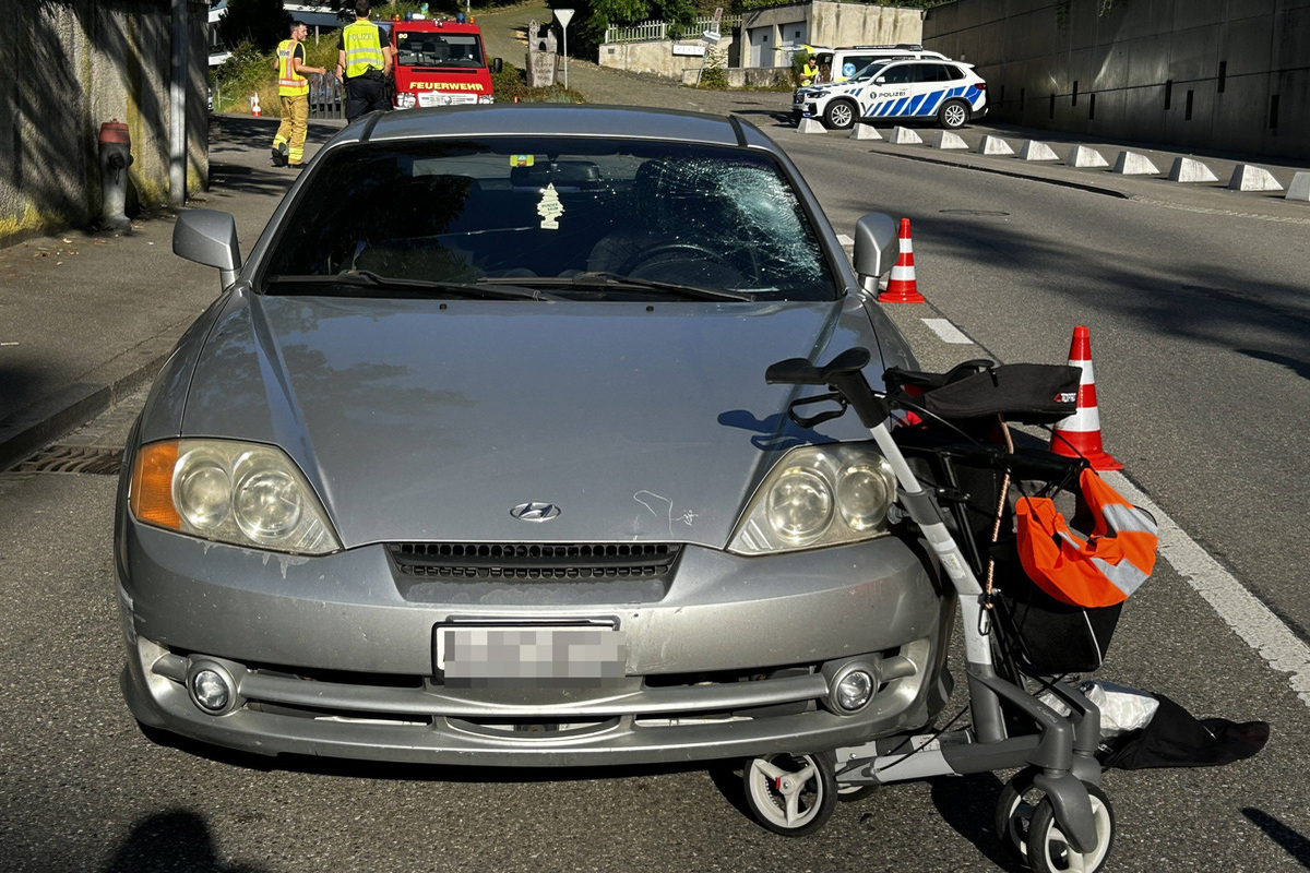 Brugg AG - Seniorin von Auto erfasst und zu Boden geschleudert