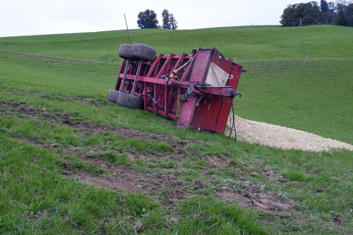 Willisau LU – Eine Person bei Unfall mit landwirtschaftlichem Gefährt verletzt
