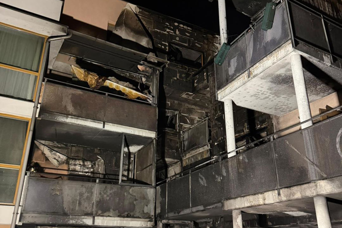 Großbrand in Mehrparteienhaus in Schwaz