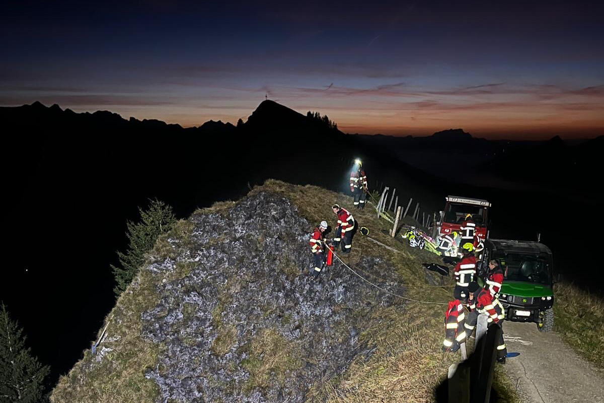 Oberiberg SZ – Aufwendiger Einsatz wegen Brand im Wiesland