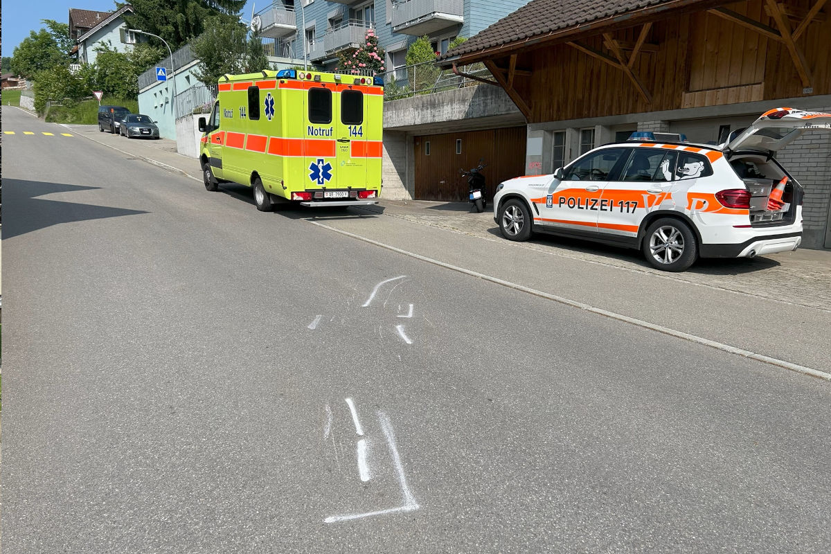 Urnäsch AR – Motorradlenker gerät ins Schlingern und stürzt