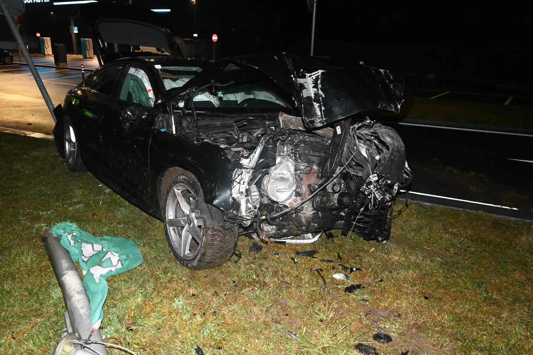 Züberwangen SG – Fahrunfähig auf der A1 Unfall gebaut
