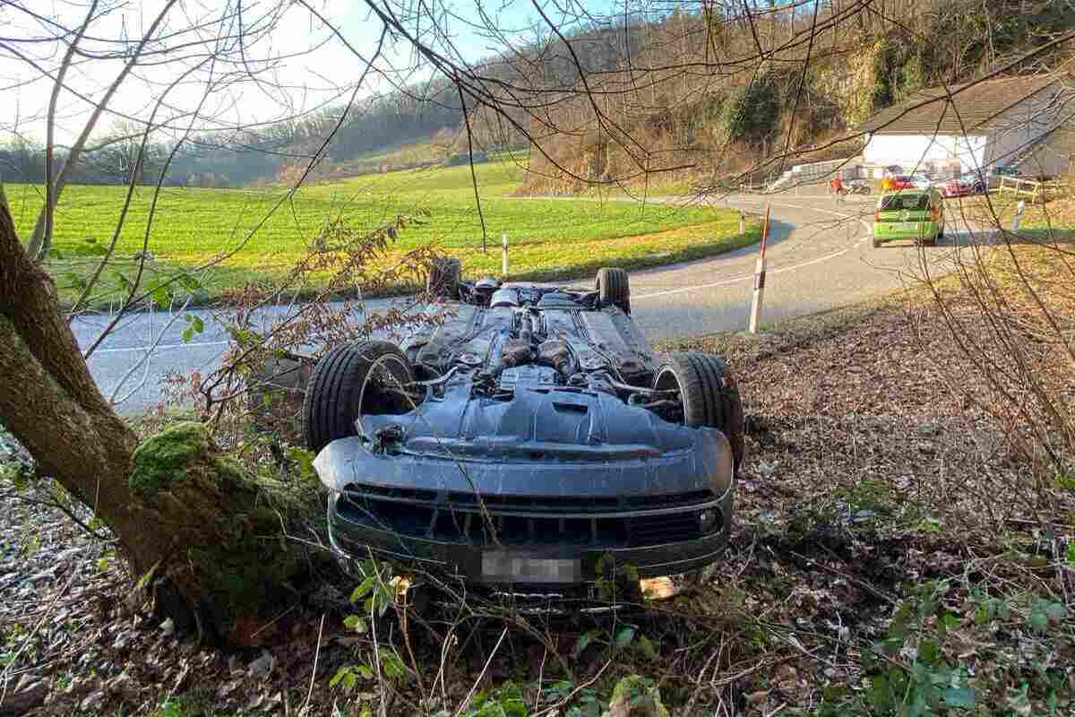 Dornach SO – Auto überschlägt sich bei Unfall