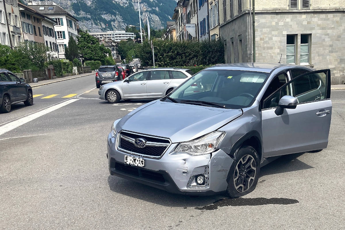 Unfall in Glarus – Vortritt missachtet und Kollision verursacht