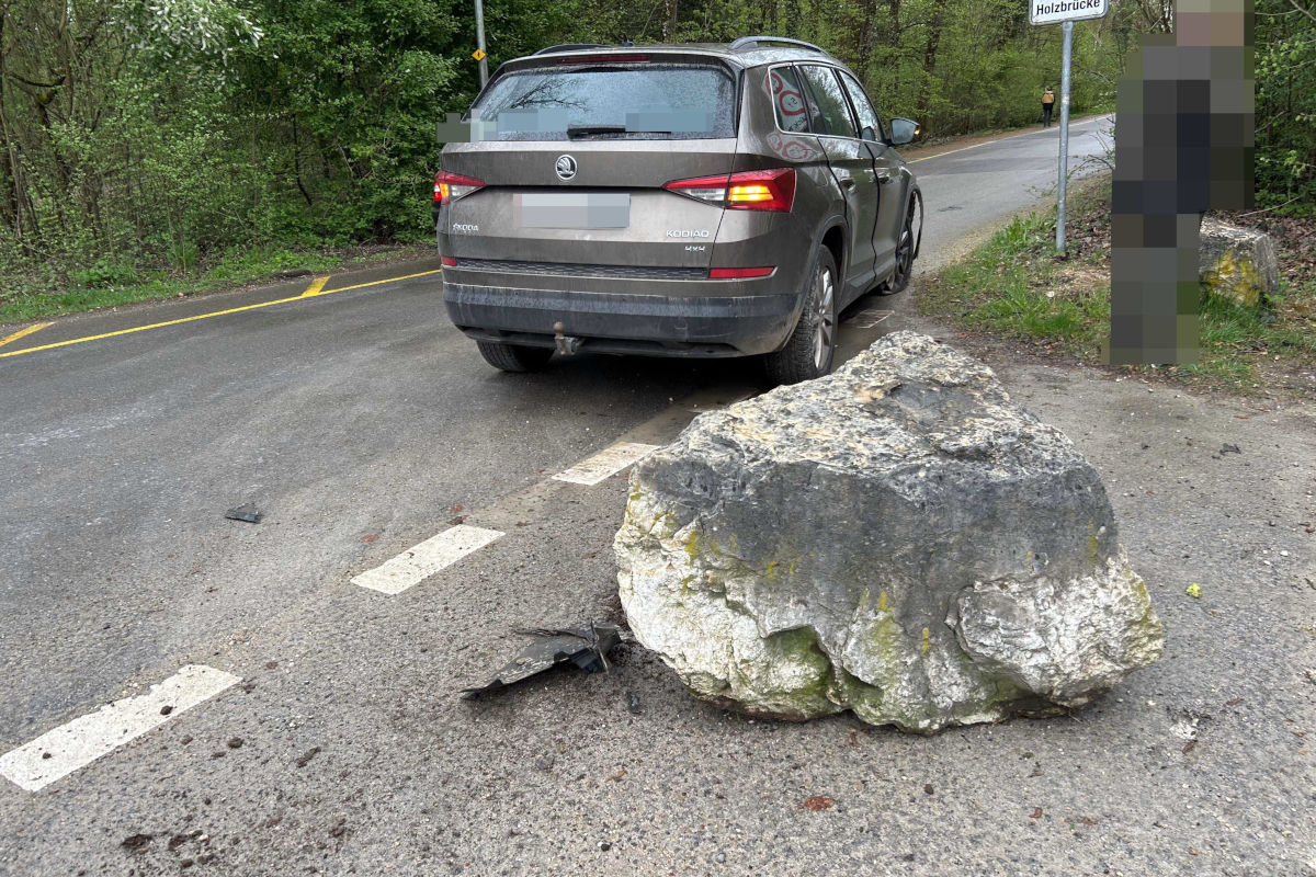 Rupperswil AG – Steinbrocken trifft Fussgängerin nach Unfall