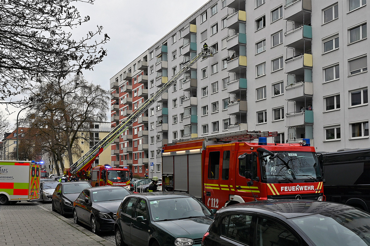 München – Vier Bewohner bei Wohnungsbrand gerettet