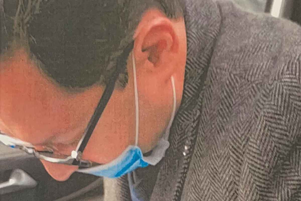 Bonn - Unbekannter verkaufte gestohlenes Auto - Wer kennt diesen Mann?