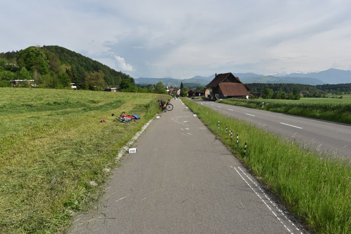 Regaeinsatz Hausen am Albis ZH - E-Bikefahrer durch Sturz schwer verletzt