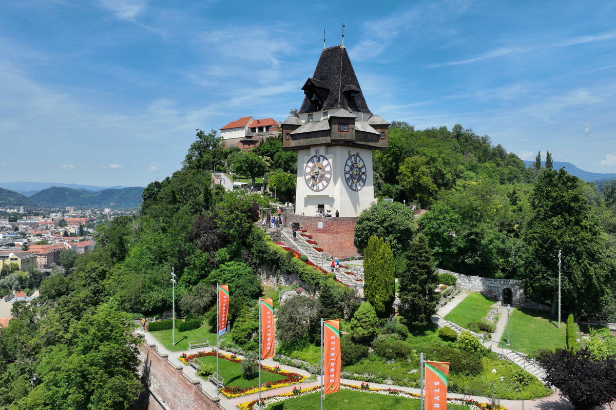 Graz – 18-Jähriger stürzt mehrere Meter in die Tiefe