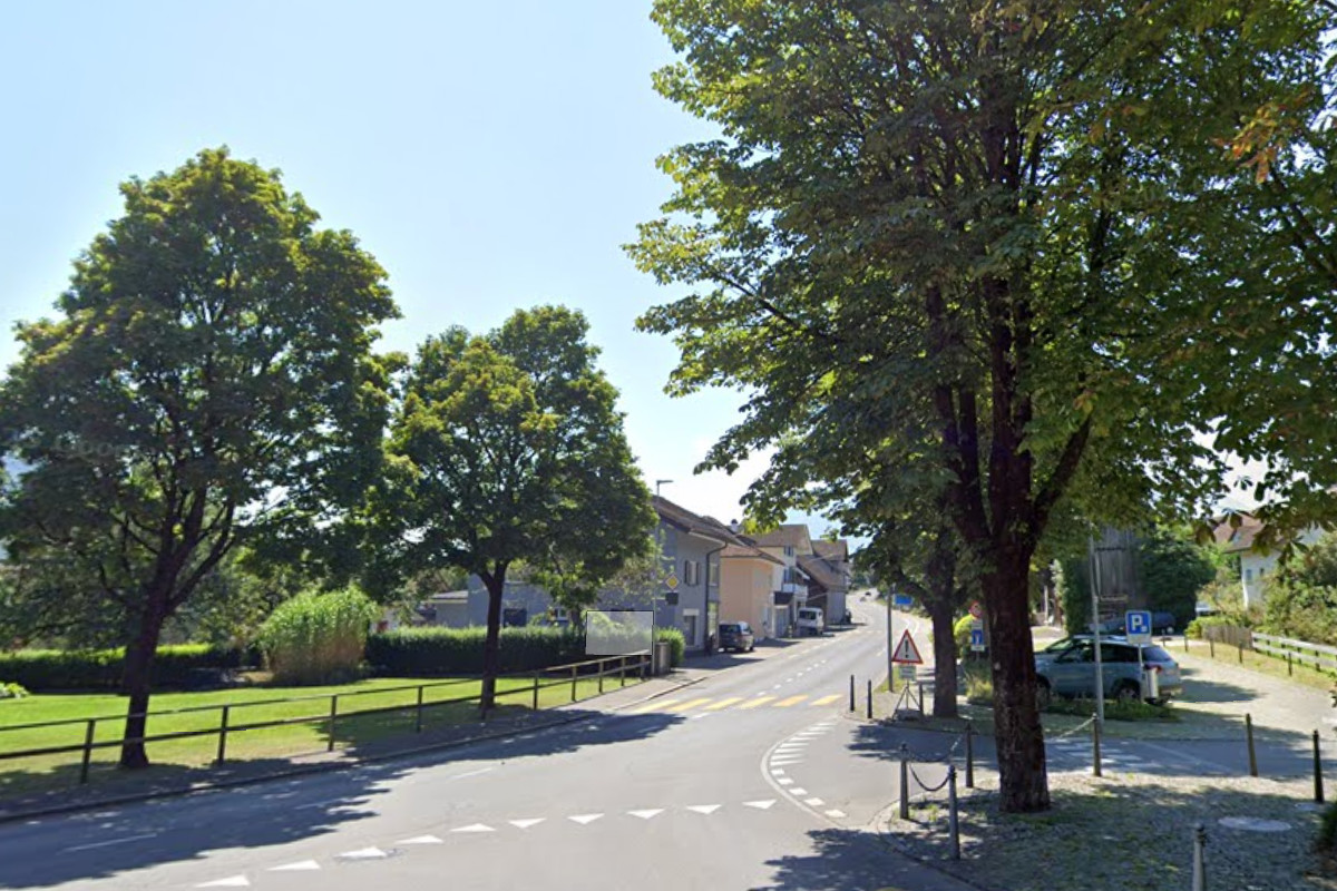 Unfall in Mauren FL – Traktor mit Anhänger kollidiert mit Schulbus