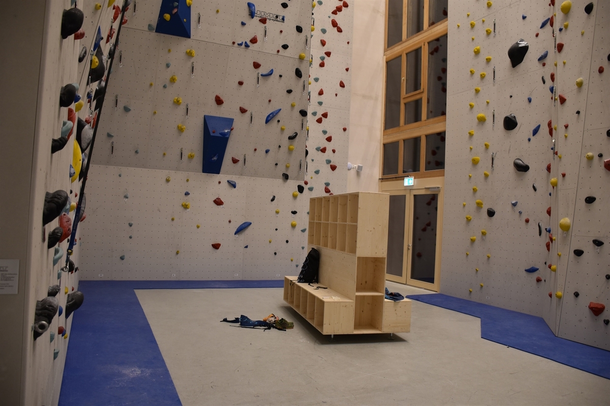 Disentis/Mustér GR - 50-Jähriger in Kletterhalle gestürzt und schwer verletzt