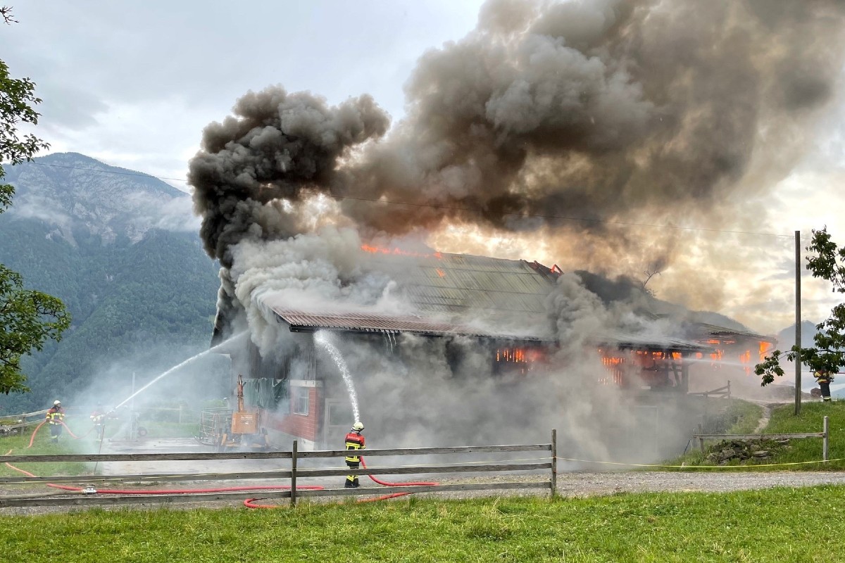 Seelisberg UR - Vollbrand eines Stalles