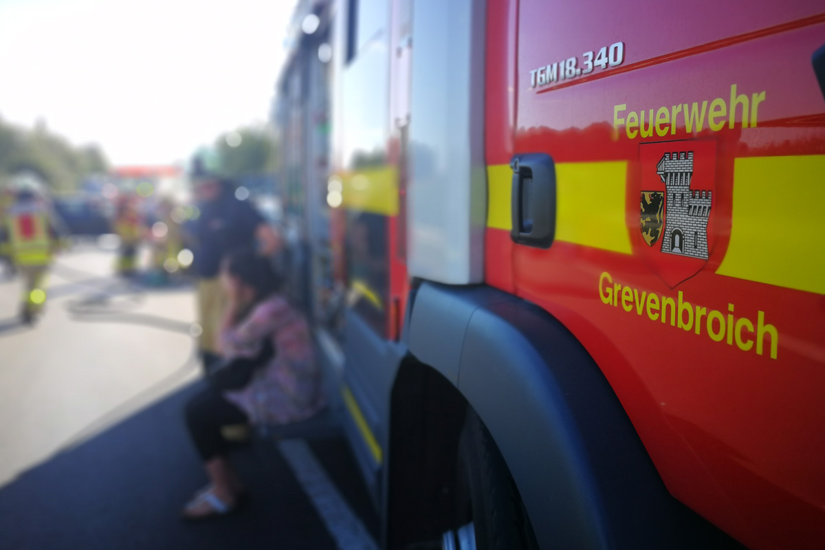 Grevenbroich – Fünf teils schwer Verletzte bei Unfall
