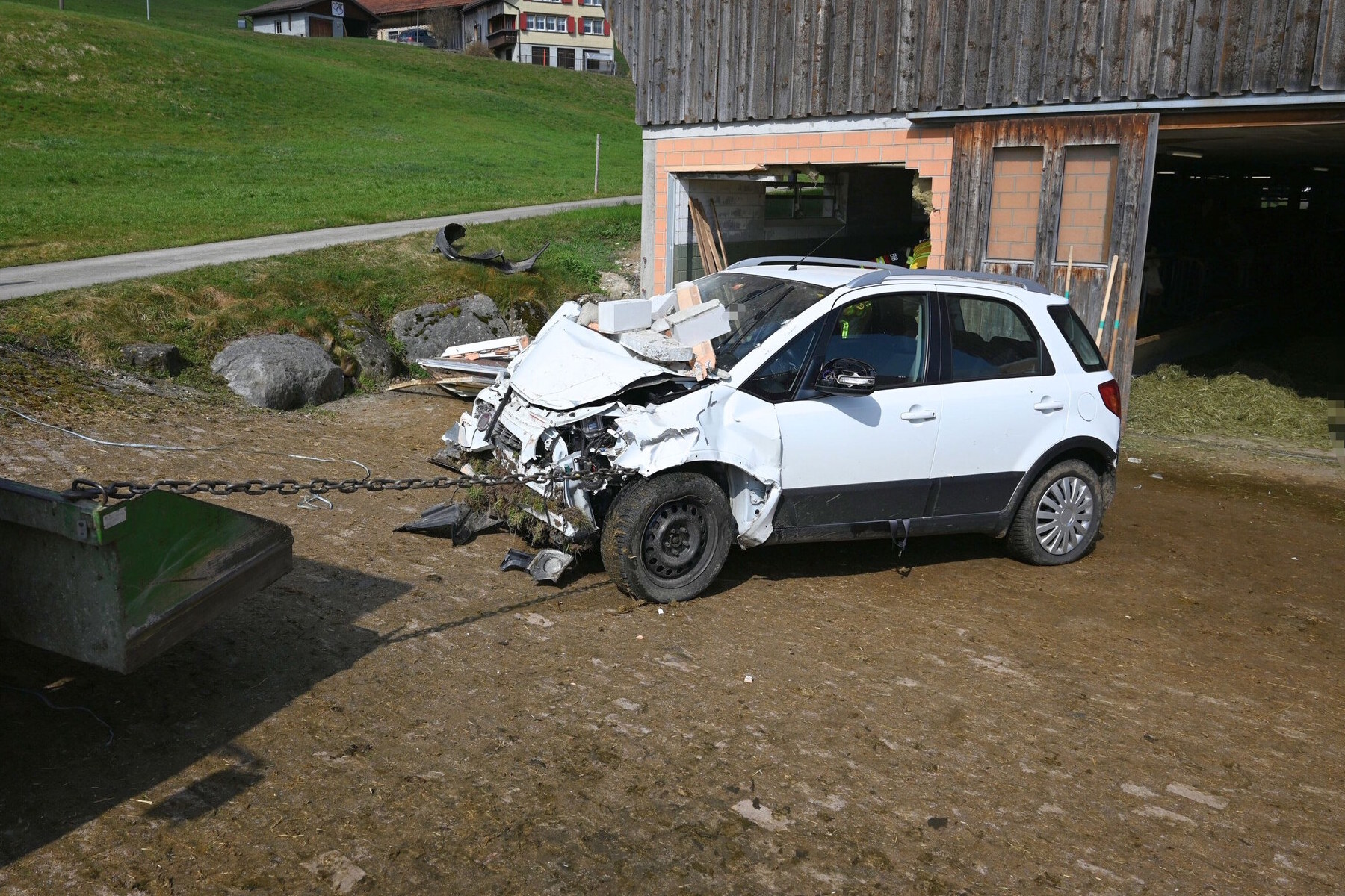 Unfall in Lütisburg SG – Fahrer schwer verletzt, Kuh eingeschläfert