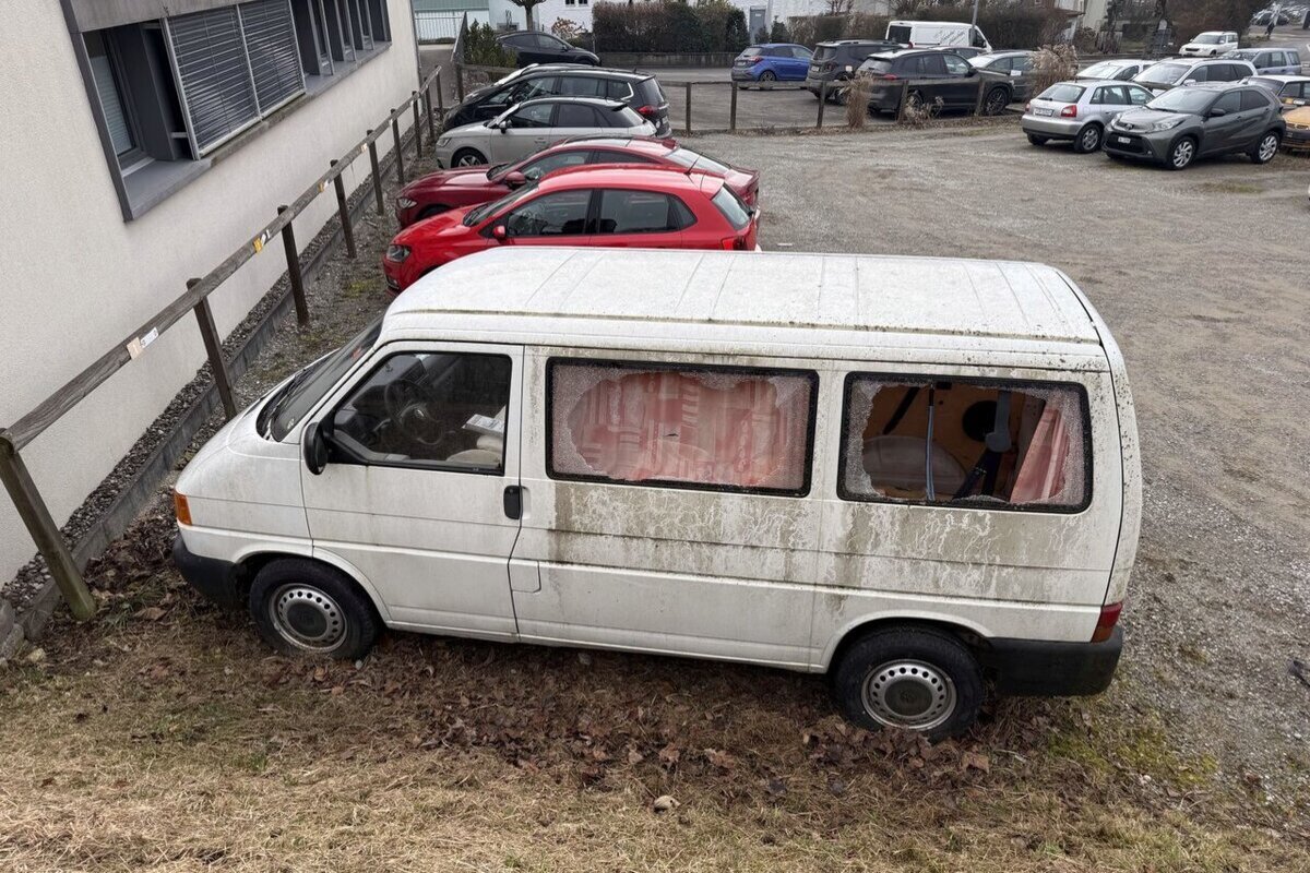 Stein am Rhein SH – Unbekannte beschädigen parkiertes Auto
