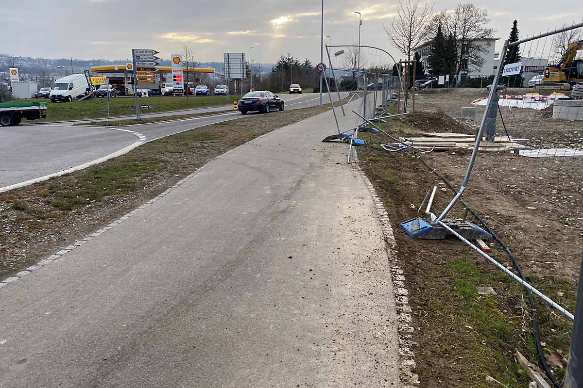 Bremgarten AG - Gegen Zaun geprallt