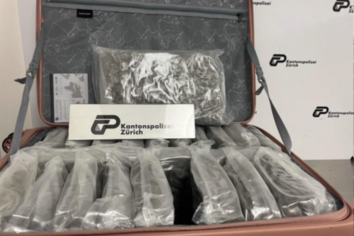 Zürich Flughafen ZH - Drogenkurier verhaftet
