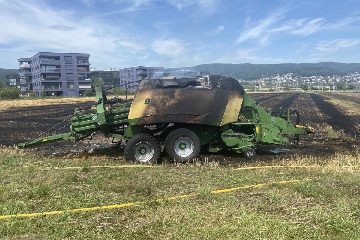 Spreitenbach AG – Ballenpresse in Brand geraten