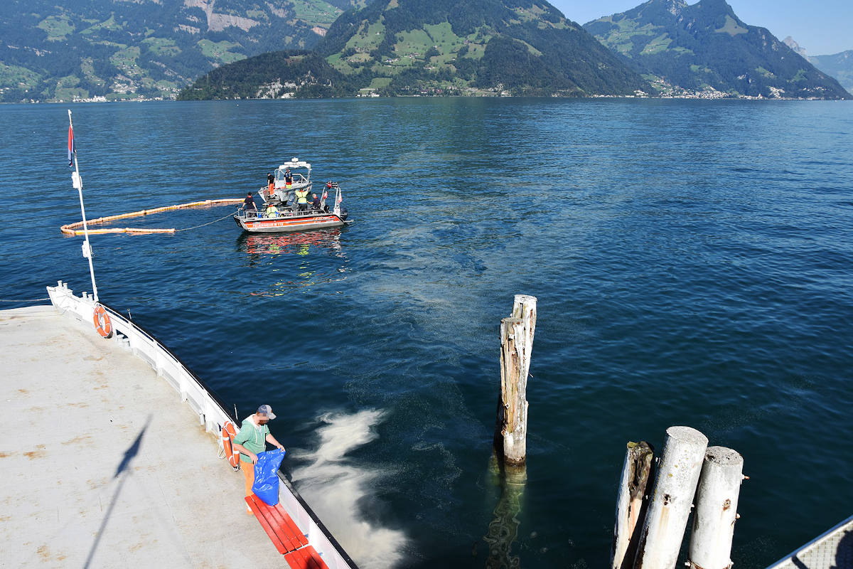 Vierwaldstättersee Beckenried  NW – Ausgelaufener Diesel führt zu grossflächiger Verschmutzung