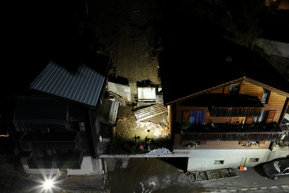 Maladers GR – Haus durch Erdrutsch teilweise verschüttet