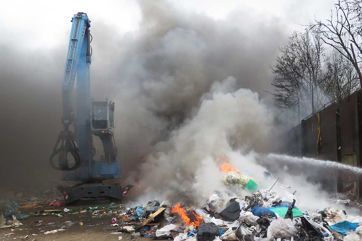 Oldenburg - Brand auf Recyclinghof