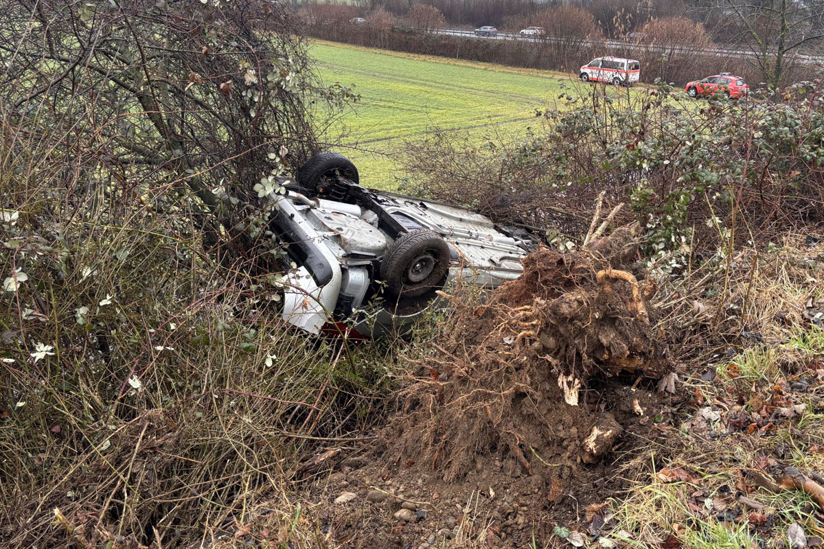 Augst BL – Lenkerin nach Selbstunfall verletzt