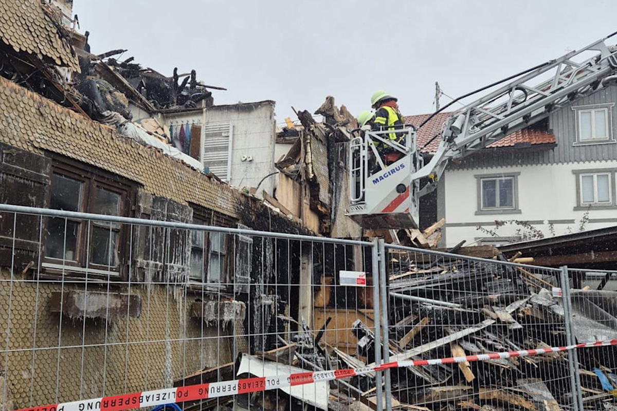 Gunzesried-Hund-nach-32-Stunden-aus-Brandruine-gerettet