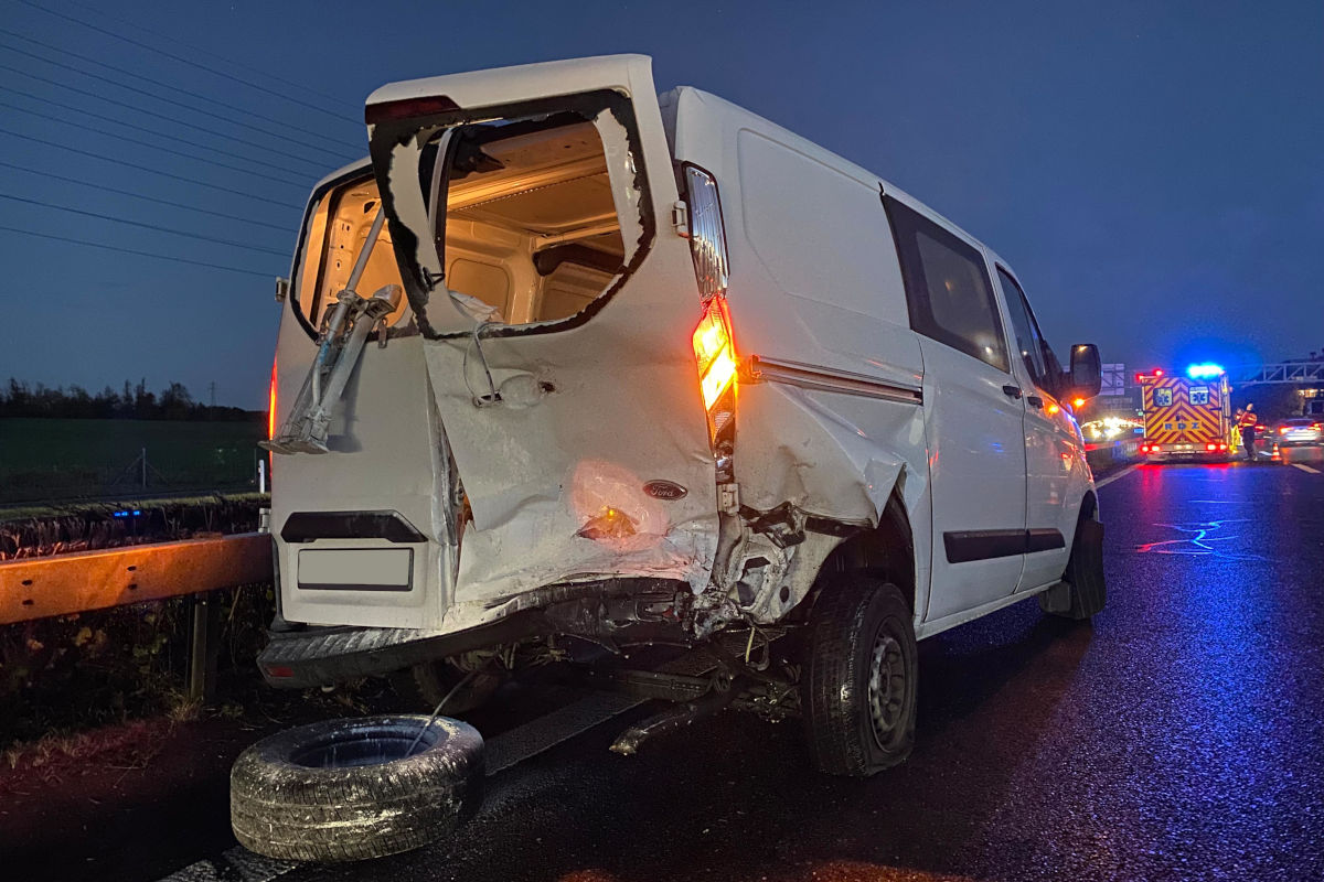 A14 Gisikon ZG – Unfall mit Lieferwagen