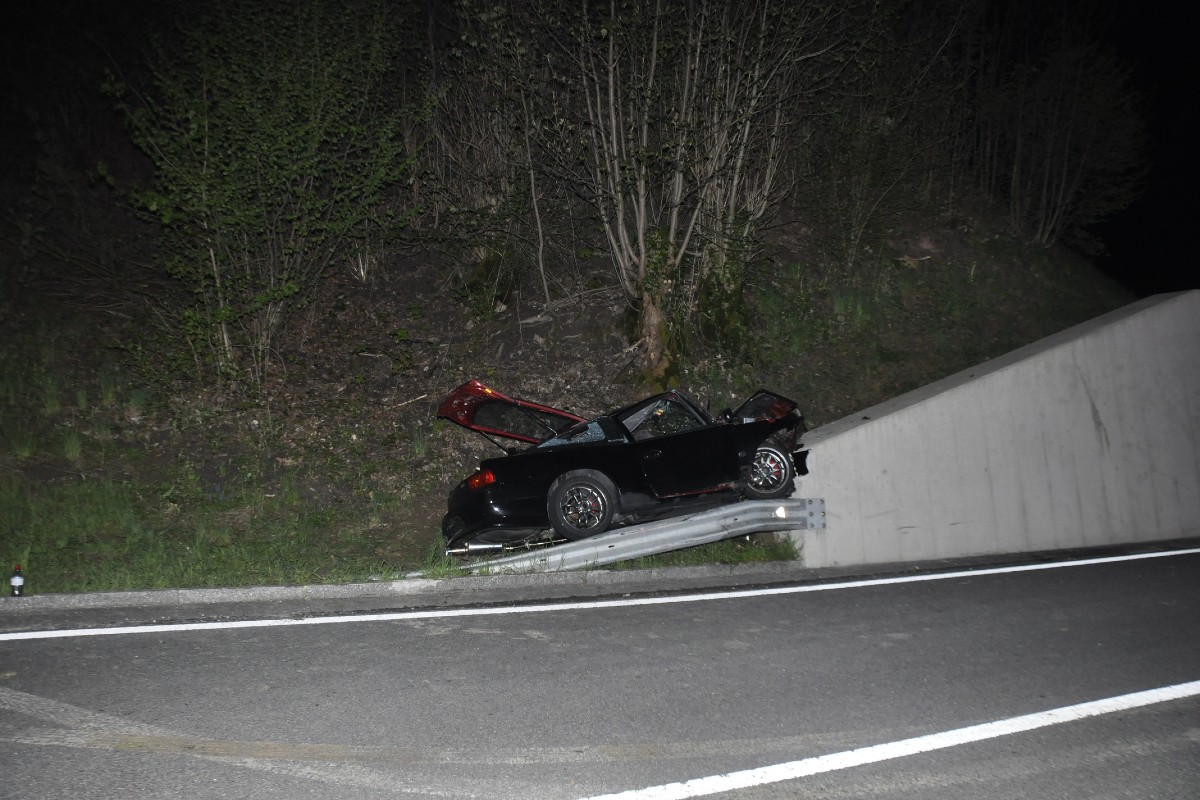 Beinwil SO - 18-Jähriger verliert Kontrolle über Auto