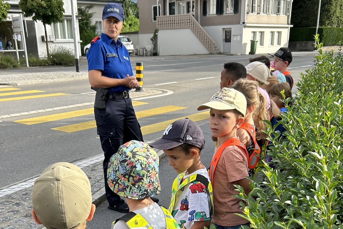 Kanton Schwyz - Erhöhte Polizeipräsenz zum Schulstart 