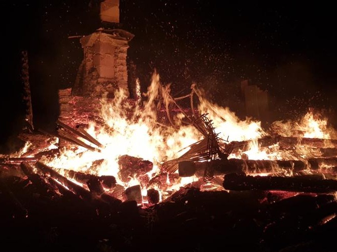 Totalschaden in Lenzburg AG - Flammen zerstören Waldhaus komplett