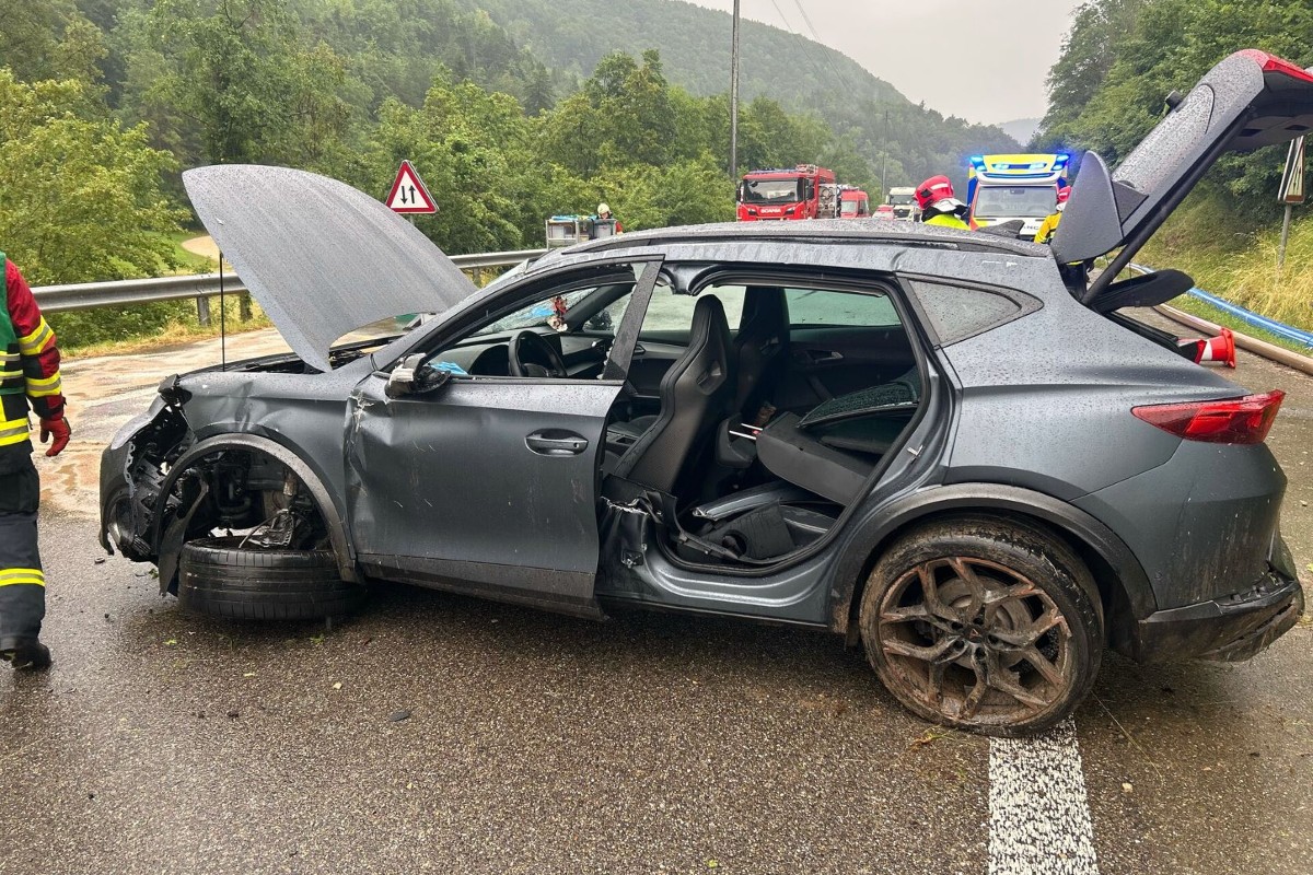 Merishausen SH - Grossaufgebot nach Unfall auf der H4
