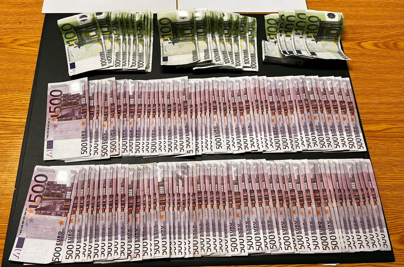 Leer – Zoll stellt über 51.000 Euro sicher