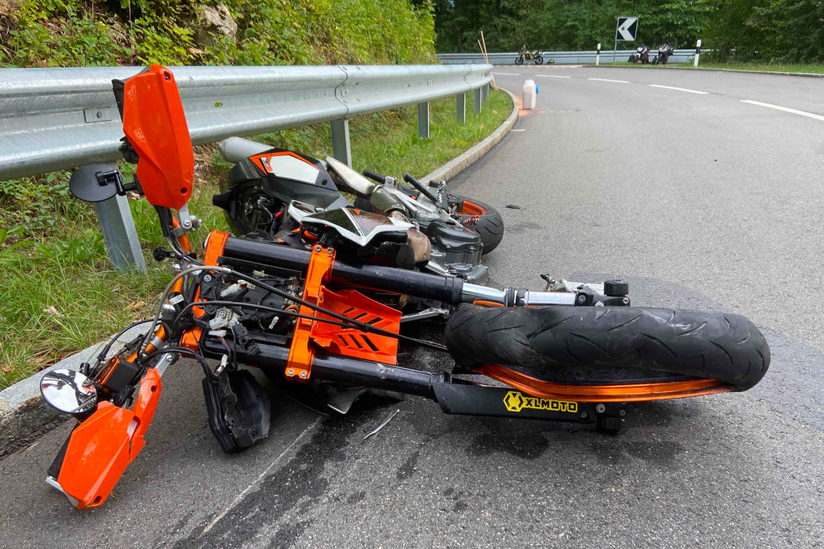 Erlinsbach AG – Motorradlenker bei Unfall schwer verletzt 