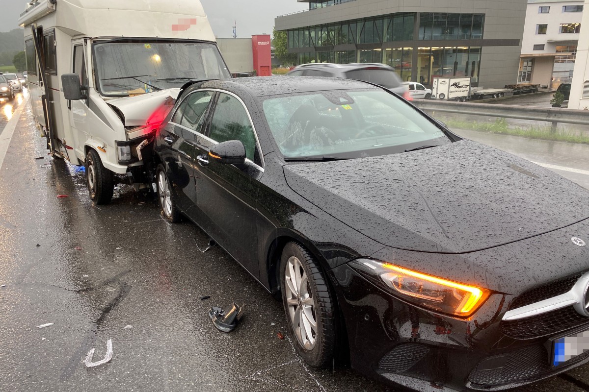 Alpnach OW - Zweimal Totalschaden auf der A8