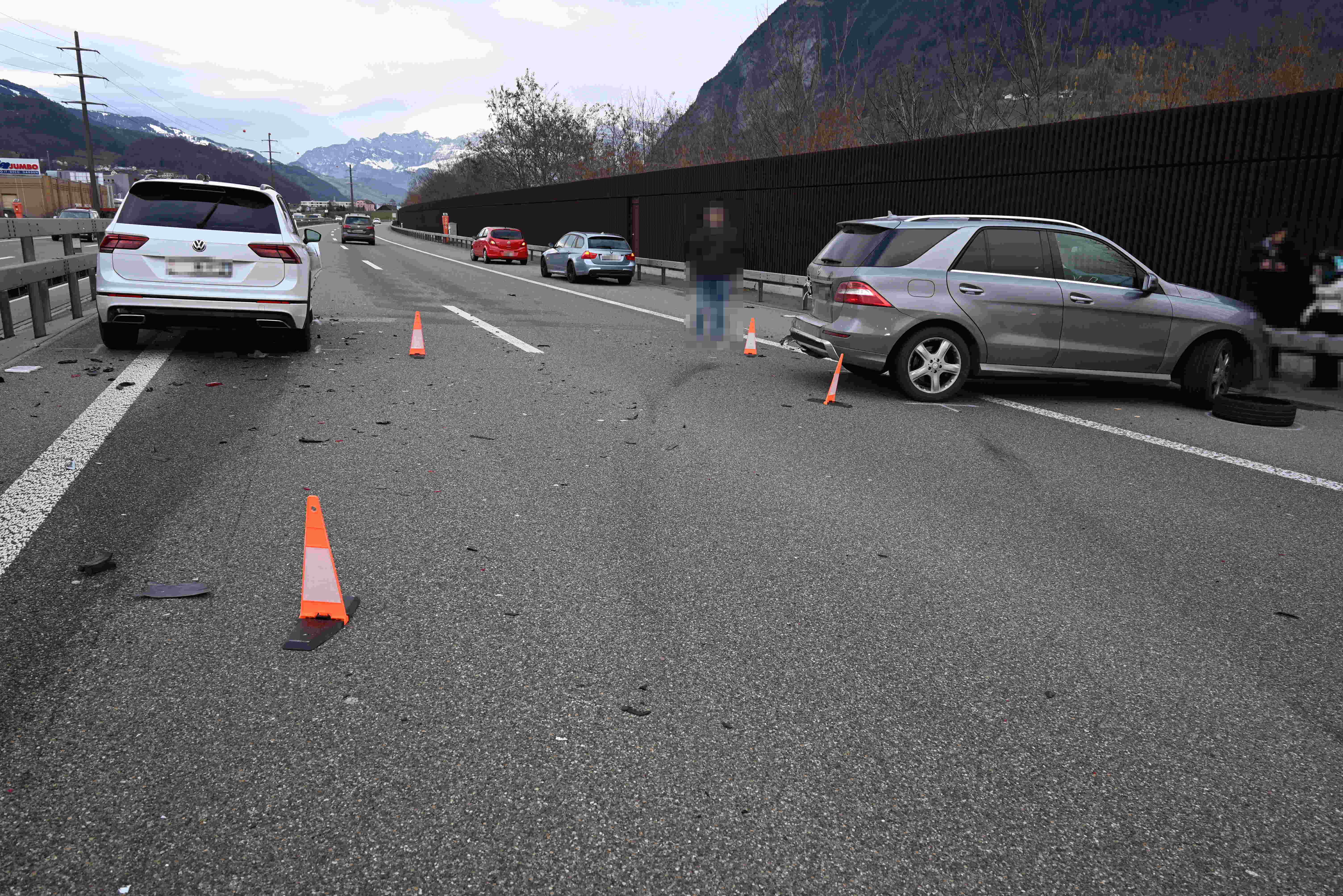 A3 Mels SG – Auffahrunfall zwischen zwei Autos auf der Autobahn