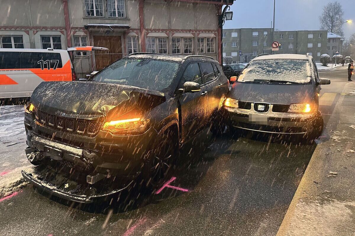 St.Gallen – Auf stehenden Bus aufgefahren