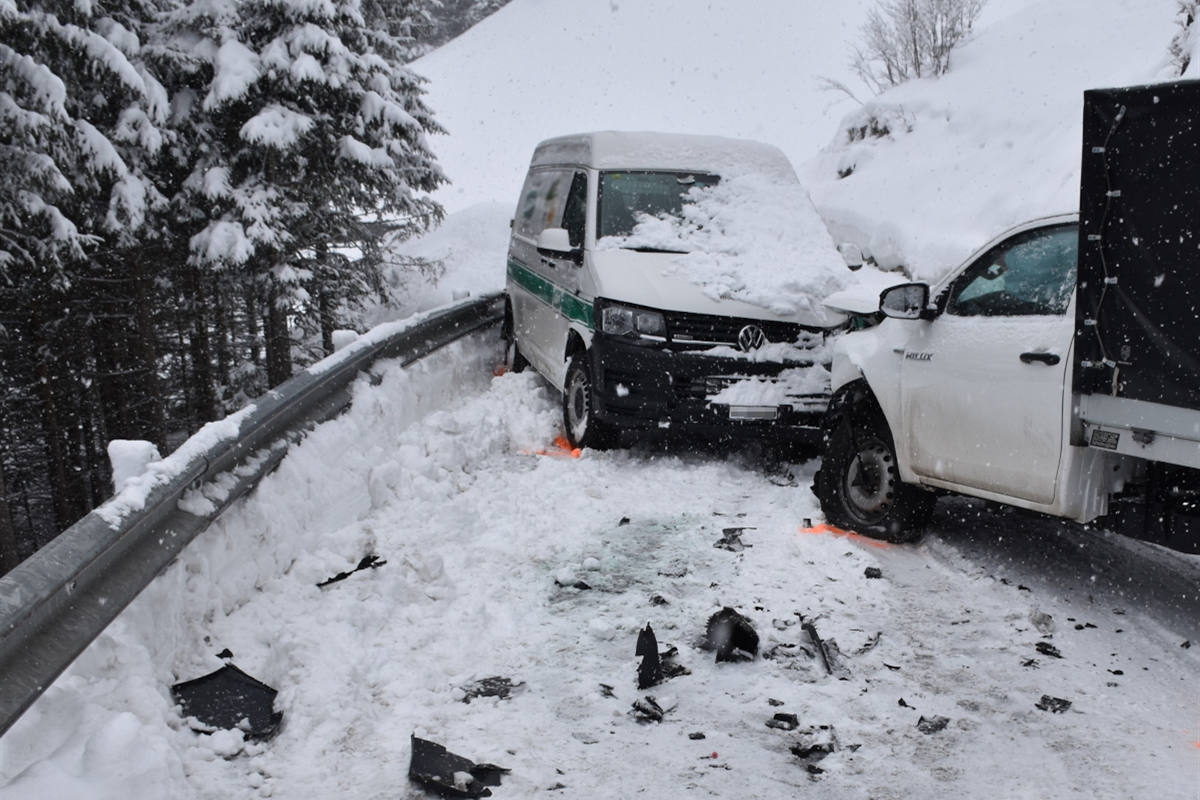 Davos Monstein GR – Verletzter bei heftiger Frontalkollision