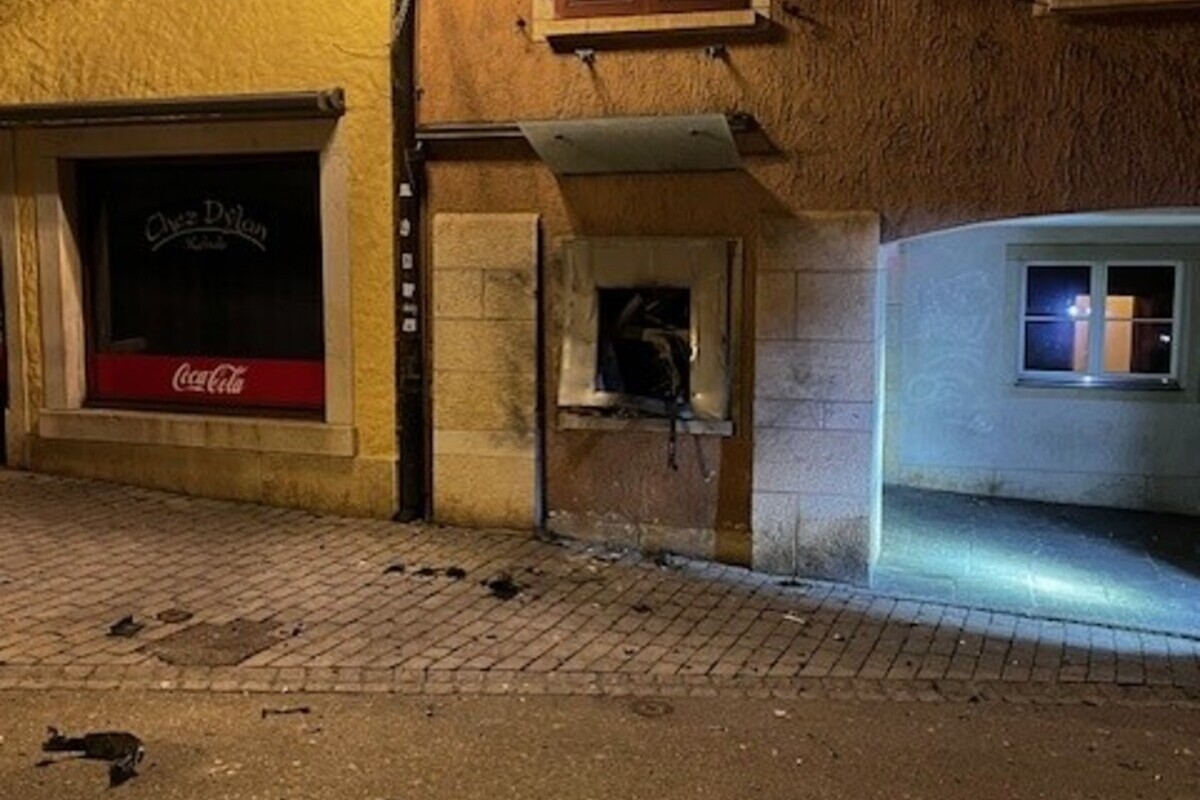 Delémont JU – Geldautomat gesprengt – Täter flüchtig