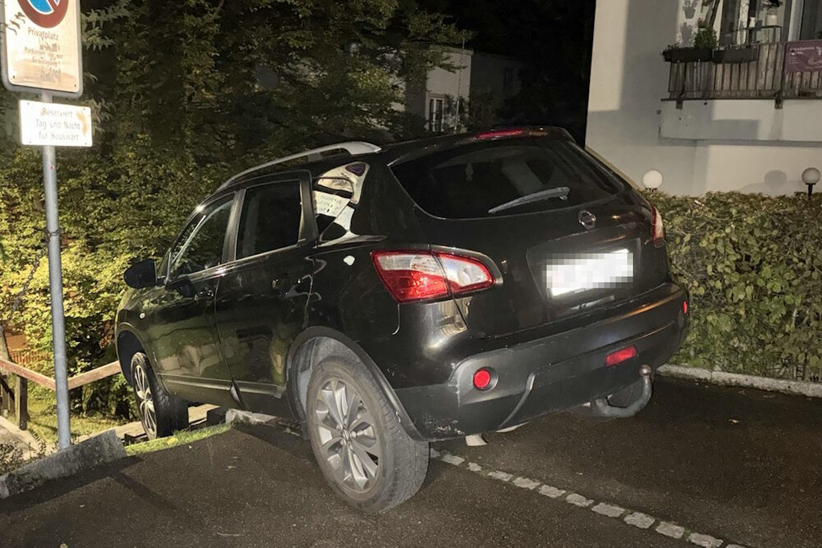 St.Gallen – Zeugenaufruf wegen Auto vor Treppenabgang