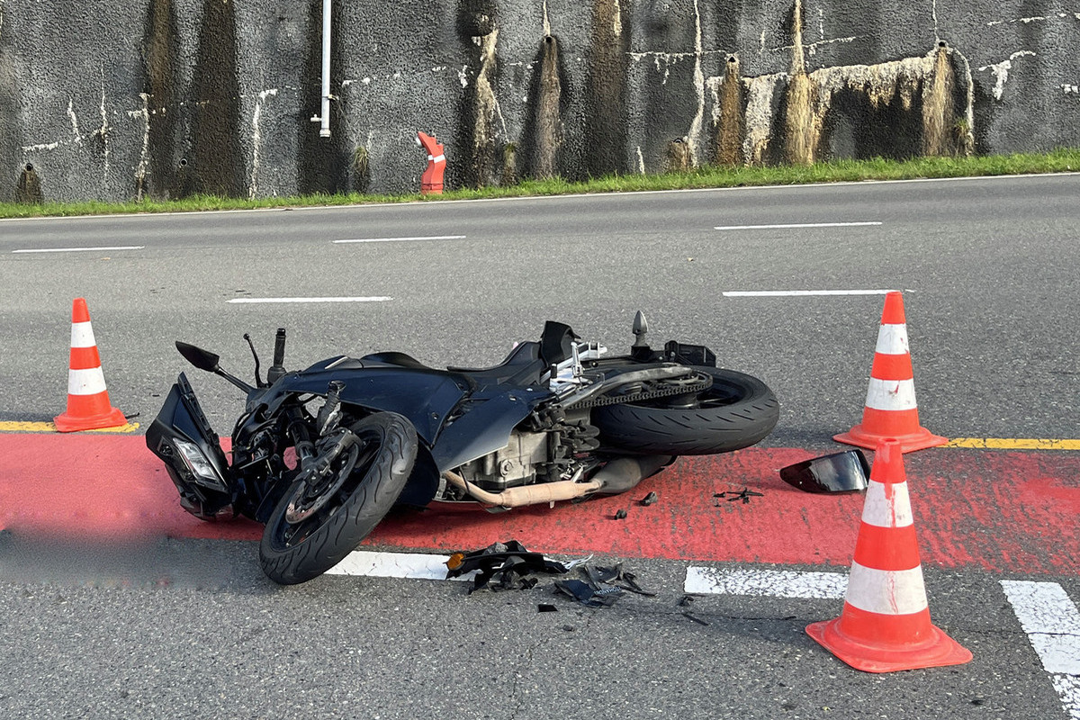 Dierikon LU - Motorradfahrerin bei Unfall verletzt