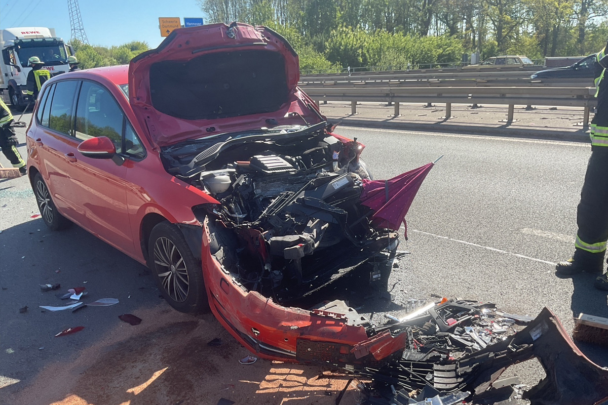Dortmund – Unfall mit drei Pkw und verletzter Person