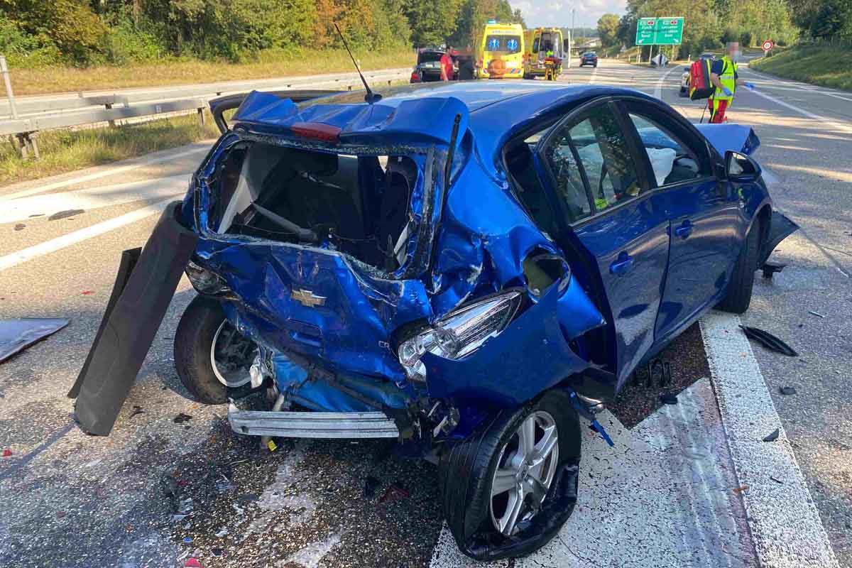 Luterbach SO - Längerer Stau nach Auffahrkollision mit Sattelschlepper auf der Autobahn