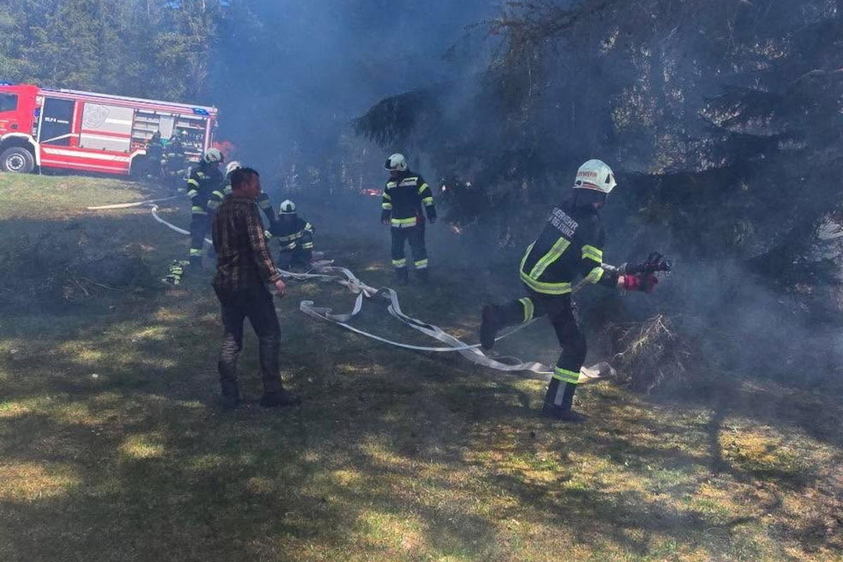 Waldbrand in Stainz unter Kontrolle – Gefahr weiterhin hoch
