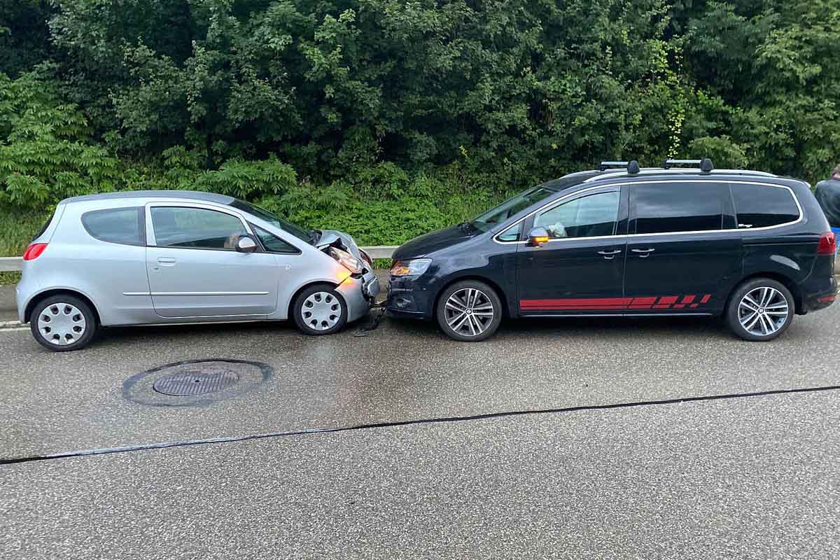 Frontalcrash in Zunzgen BL - Beim Schreiben einer SMS auf Gegenfahrbahn geraten 