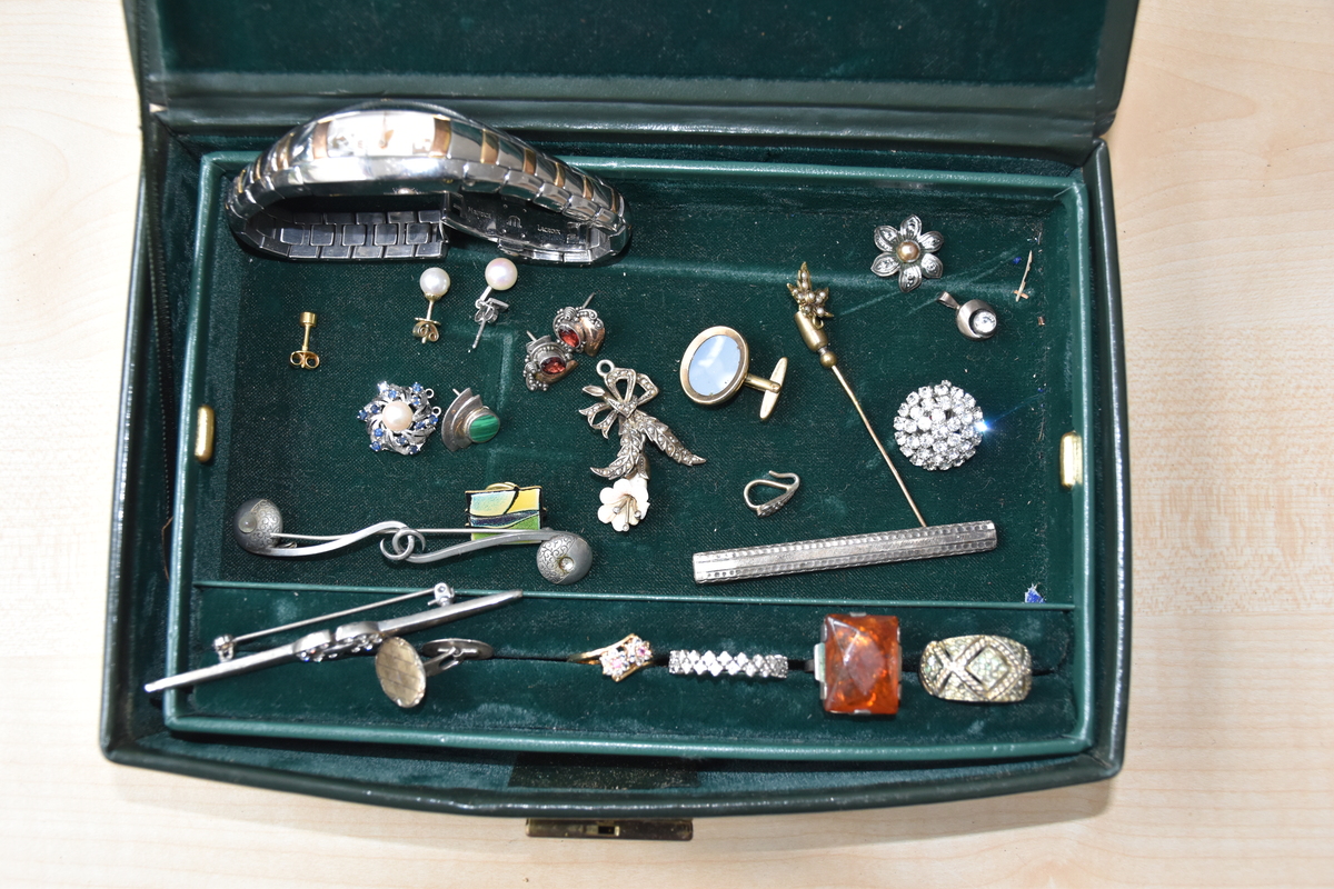 Nindorf – Schmuckfund im Wald: Polizei sucht Besitzer