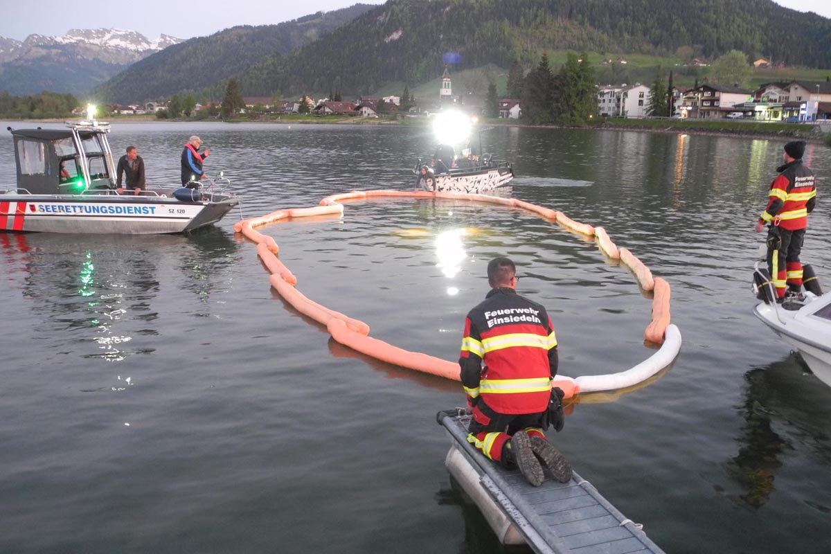 Gross SZ - Abgestelltes Fahrzeug rollt in den Sihlsee und sank